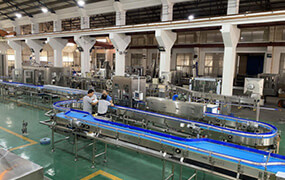 Engineers discuss problems encountered in debugging and propose solutions Engineers discuss problems encountered in debugging and propose solutions